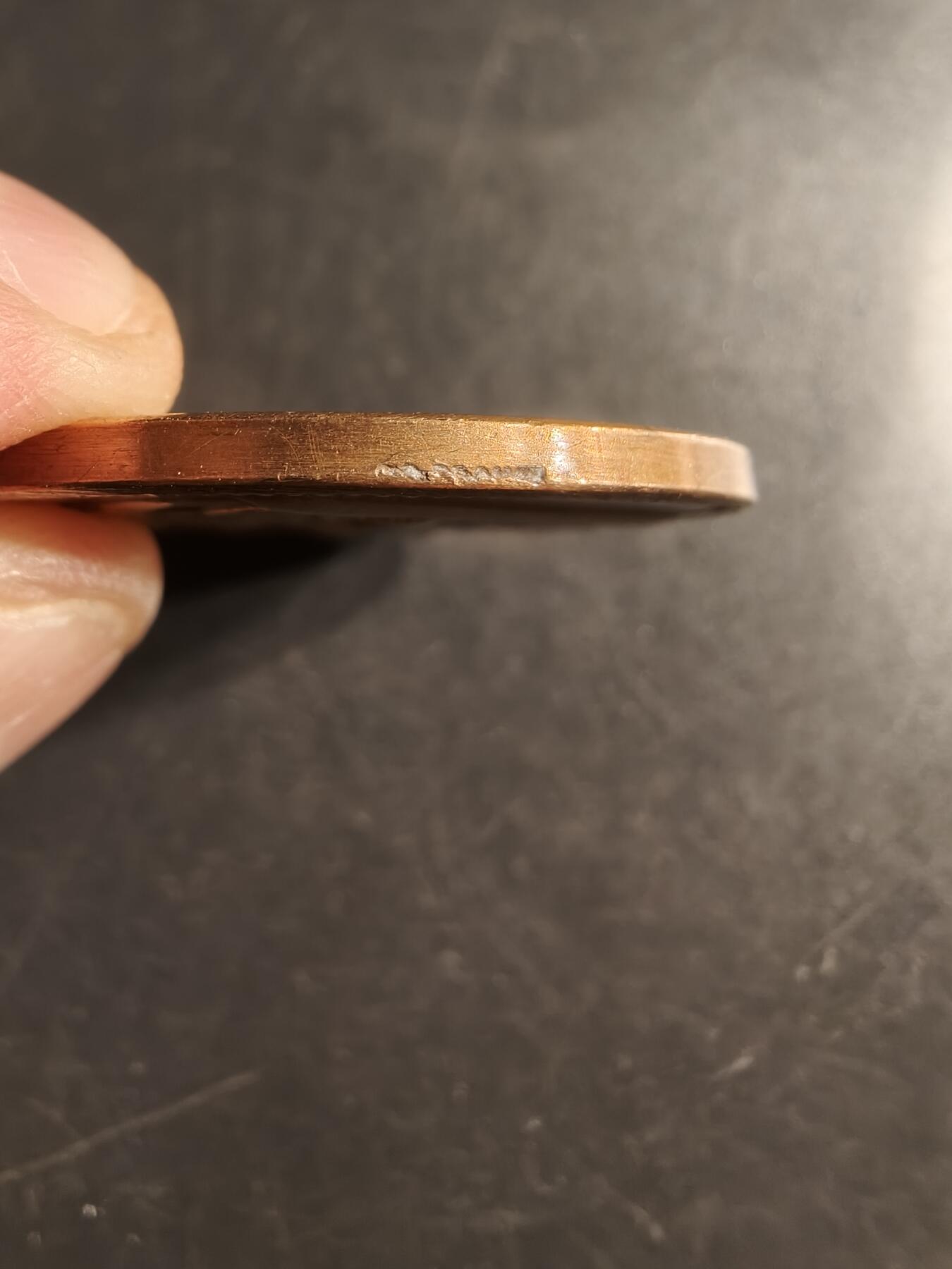 老王徽章第160期  法国巴黎市成人绘画竞赛大铜章     直径41mm.   重量33.8g