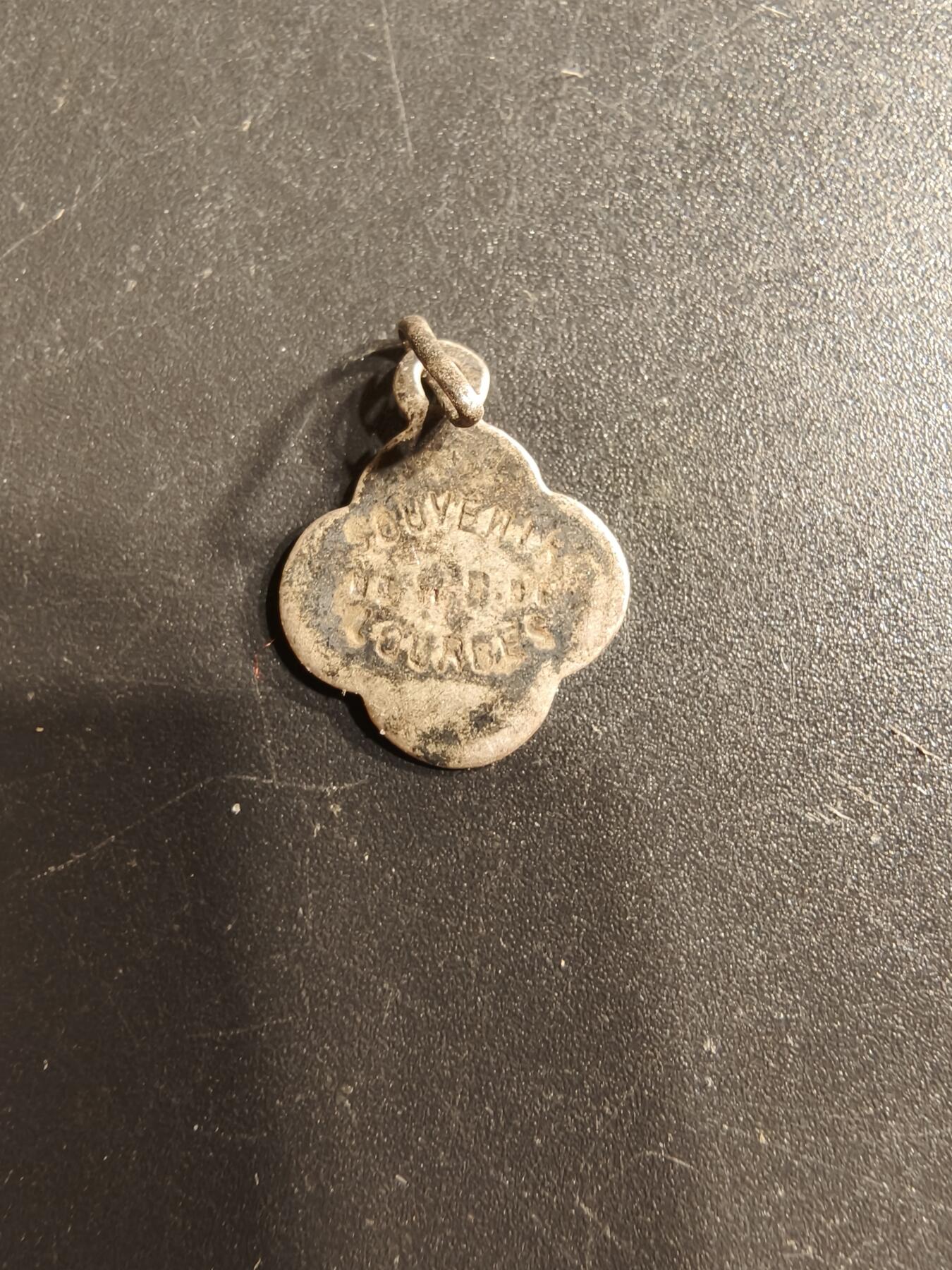 老王徽章第160期 法国天主教会纪念章    银质1.4g