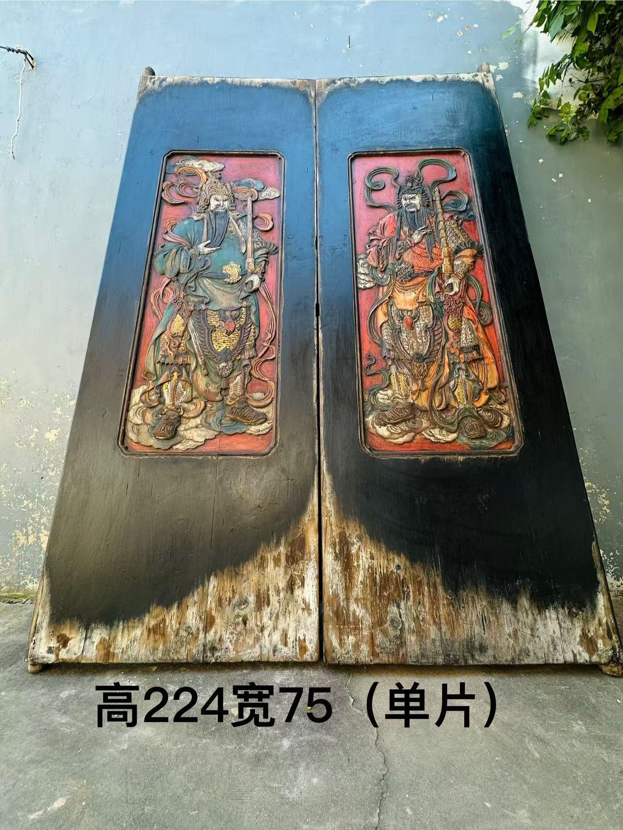 门神一对：大漆彩绘，高浮雕高224cm