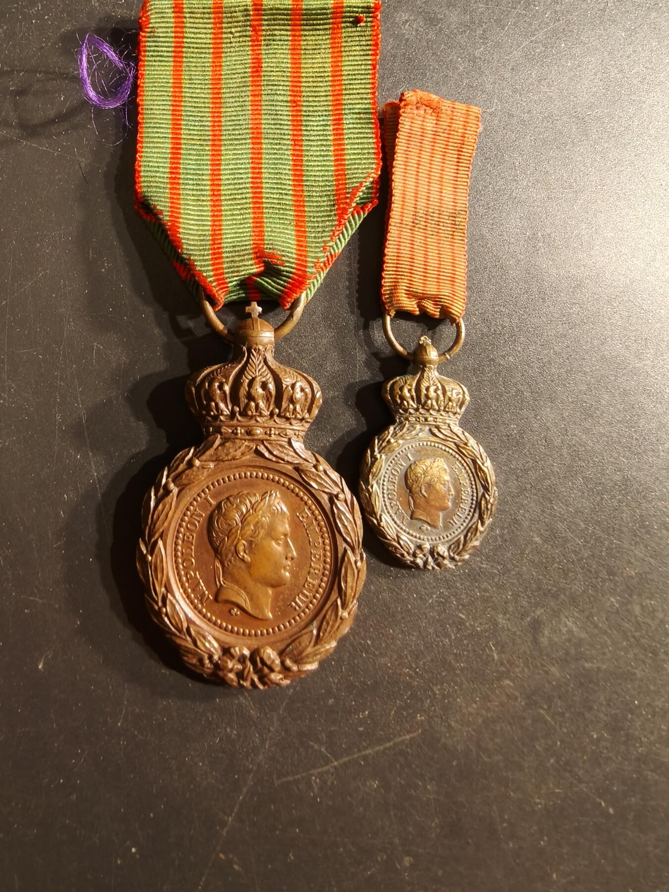 老王徽章第160期 法国圣赫勒拿纪念章    少见半尺寸版     非迷你章     最后一张图为和全尺寸对比