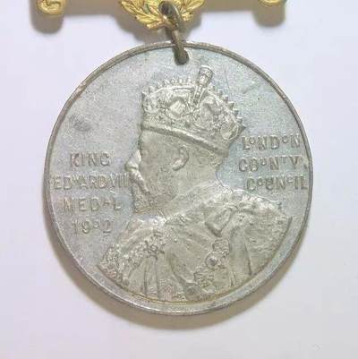 英国1905年 爱德华七世高浮雕精制大合金章 带铭牌 40MM - 英国1905年 爱德华七世高浮雕精制大合金章 带铭牌 40MM