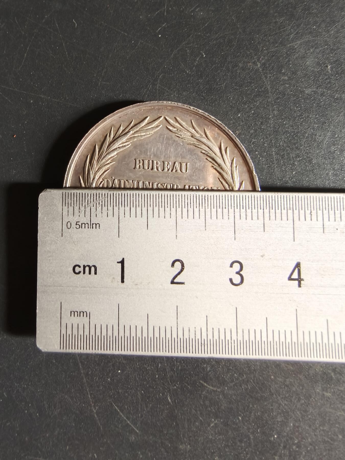 老王徽章第160期  法国公共教育委员会银质代章 直径35mm. 重量20g. 950银