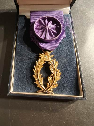 老王徽章第160期 - 法国军官级棕榈叶勋章     带盒子     珐琅完整