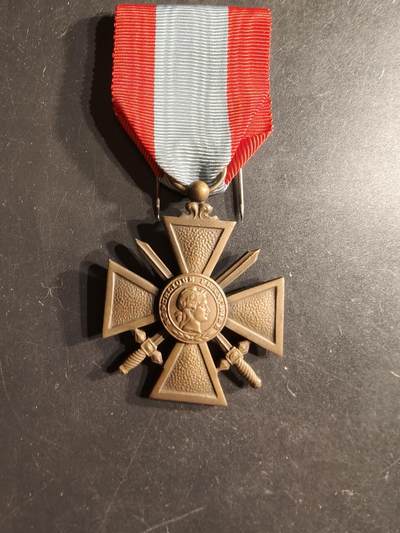 老王徽章第160期 - 法国海外行动版战争十字奖章 