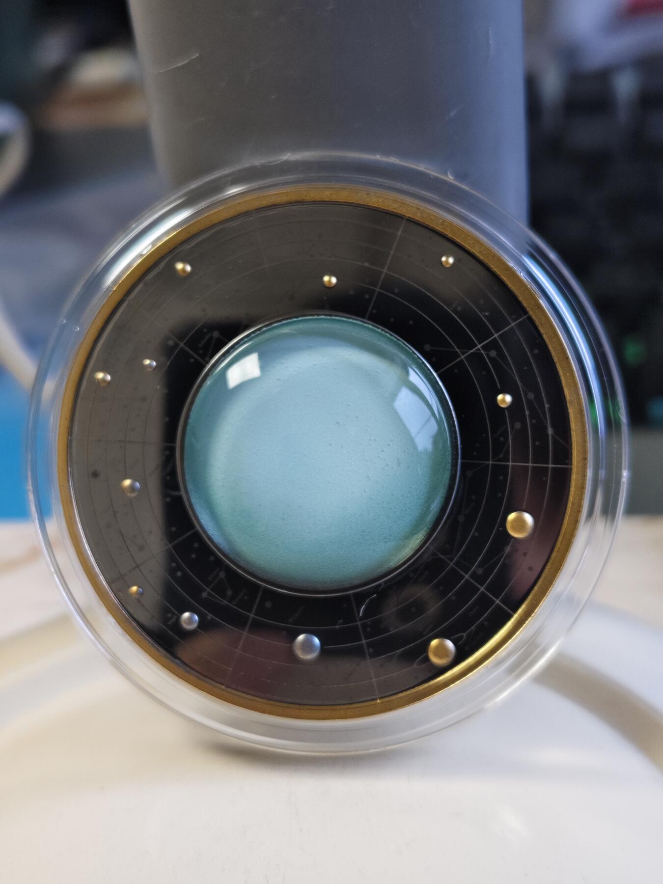 第180期拍卖【长期征集拍品】【北京币展专场】 喀麦隆2021年太阳系系列天王星钌化镀金彩印银币，有氧化，17.5克，999银，发行555枚