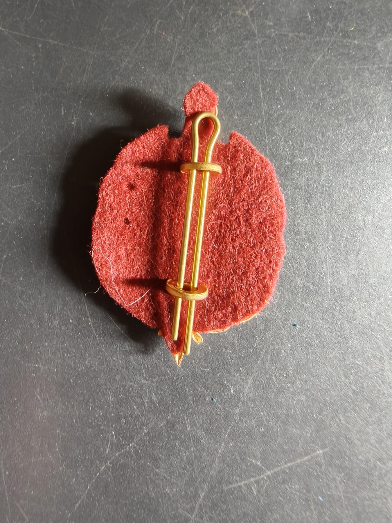 老王徽章第160期 丹麦陆军后勤团帽徽 底衬完整