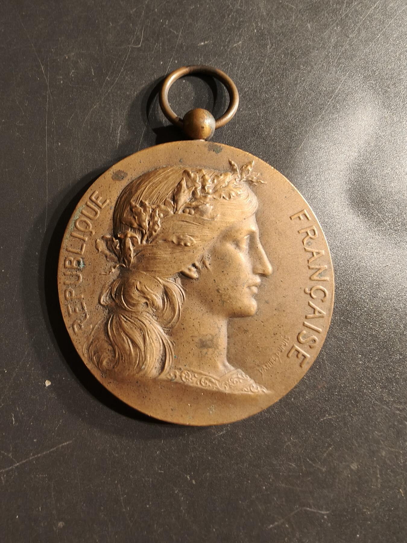 老王徽章第160期  法国普法战争退伍军人协会大尺寸奖章      大师丹尼尔杜普伊版本     直径56mm.    重量84.5g