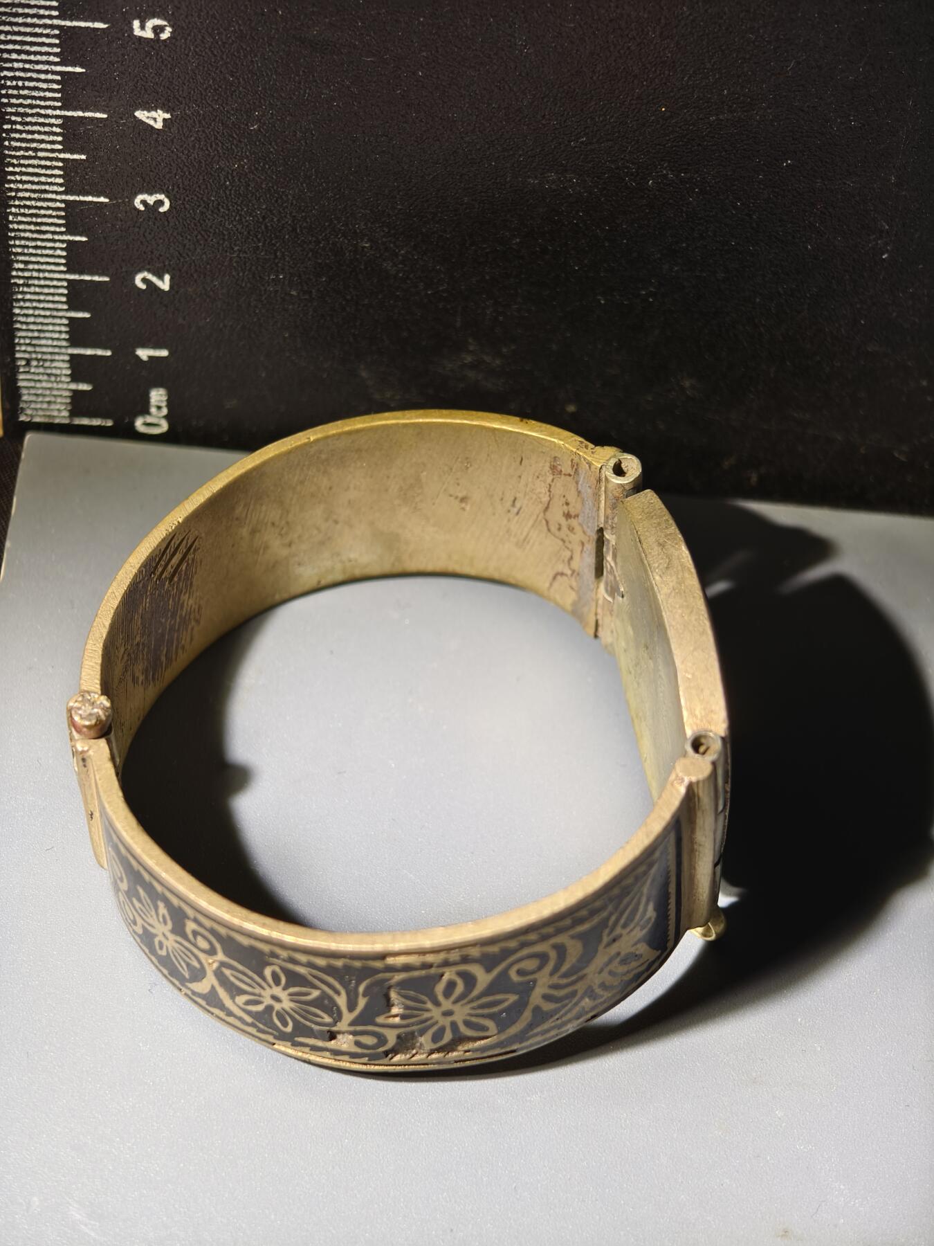 81期回流戒指饰品杂件纪念章丝路钱币专场 新疆塔吉克族老白铜手镯