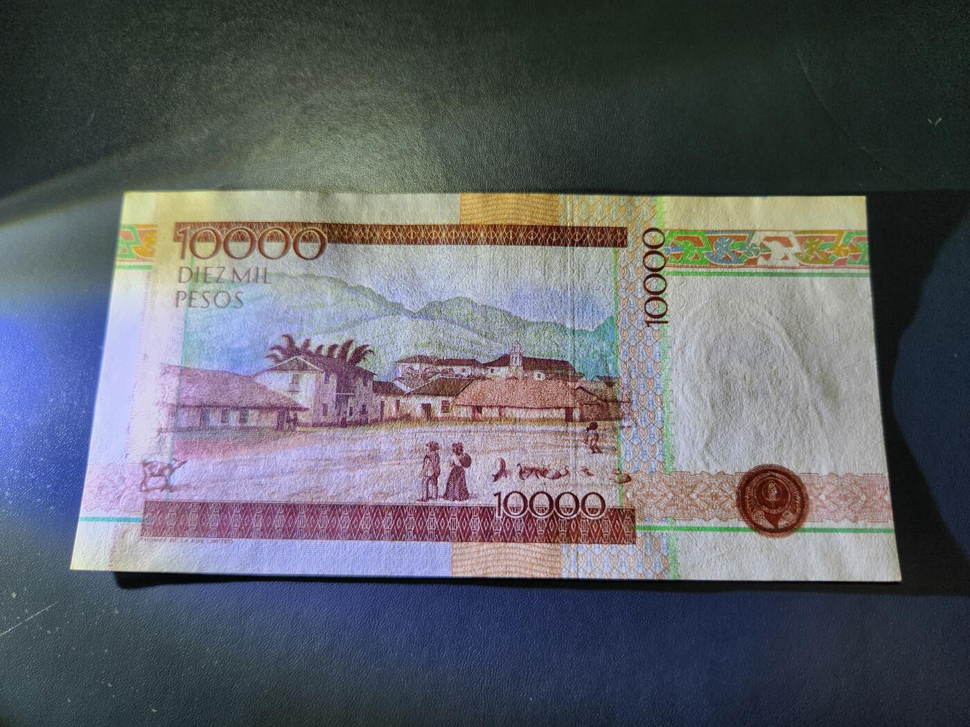 11月1号晚上8点 外国纸币自动截拍第50场 哥伦比亚1995年10000比索初版纸币 近新