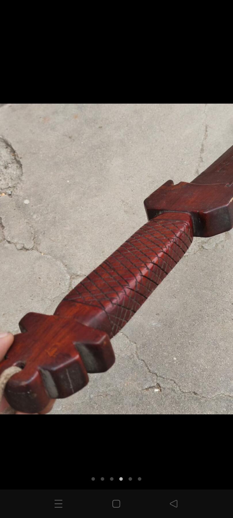 大几十年的镇宅宝剑，长102.5厘米，木质好，造型好，完整无损，保老保真。