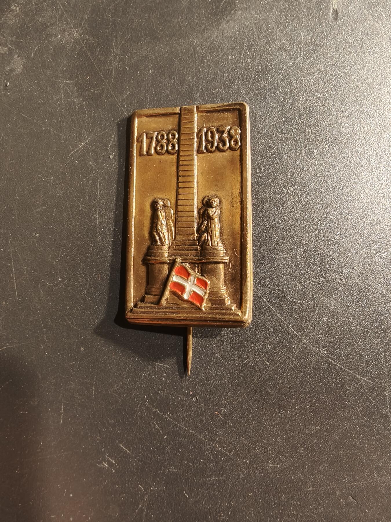 老王徽章第160期 丹麦哥本哈根自由纪念碑150周年针插