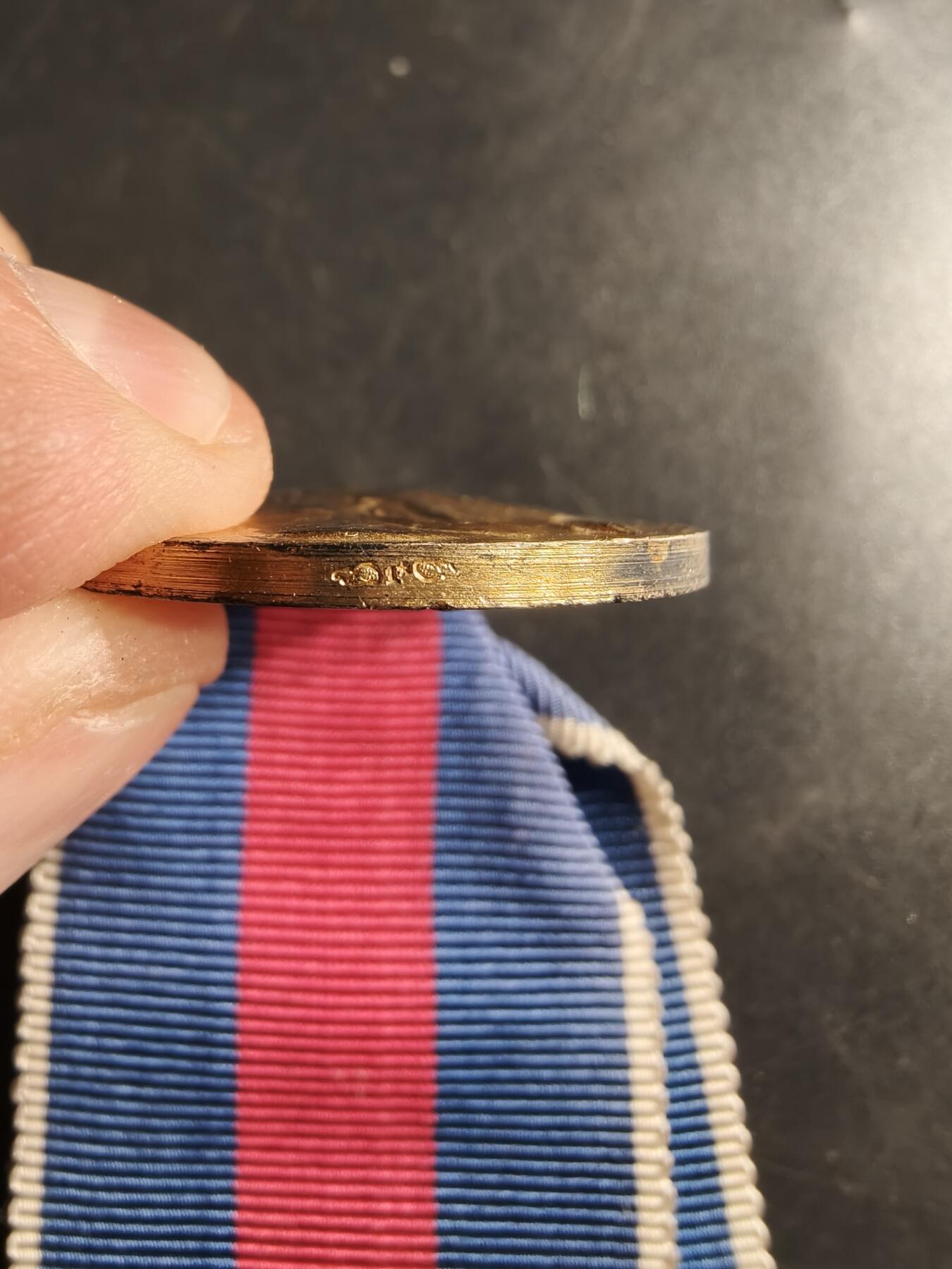 老王徽章第160期 法国金级志愿者服役奖章    925银镀金     24.3g