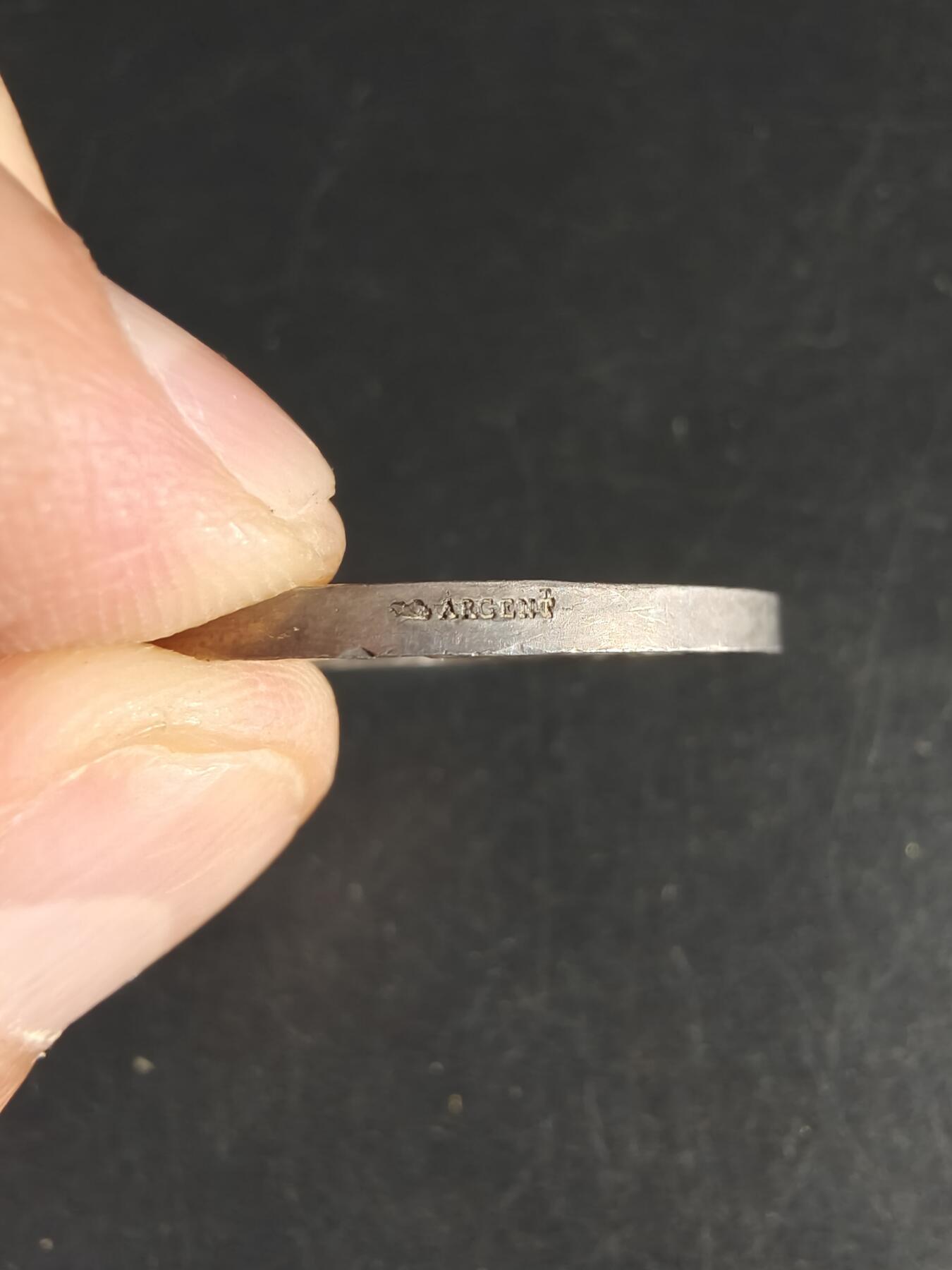 老王徽章第160期  法国公共教育委员会银质代章 直径35mm. 重量20g. 950银