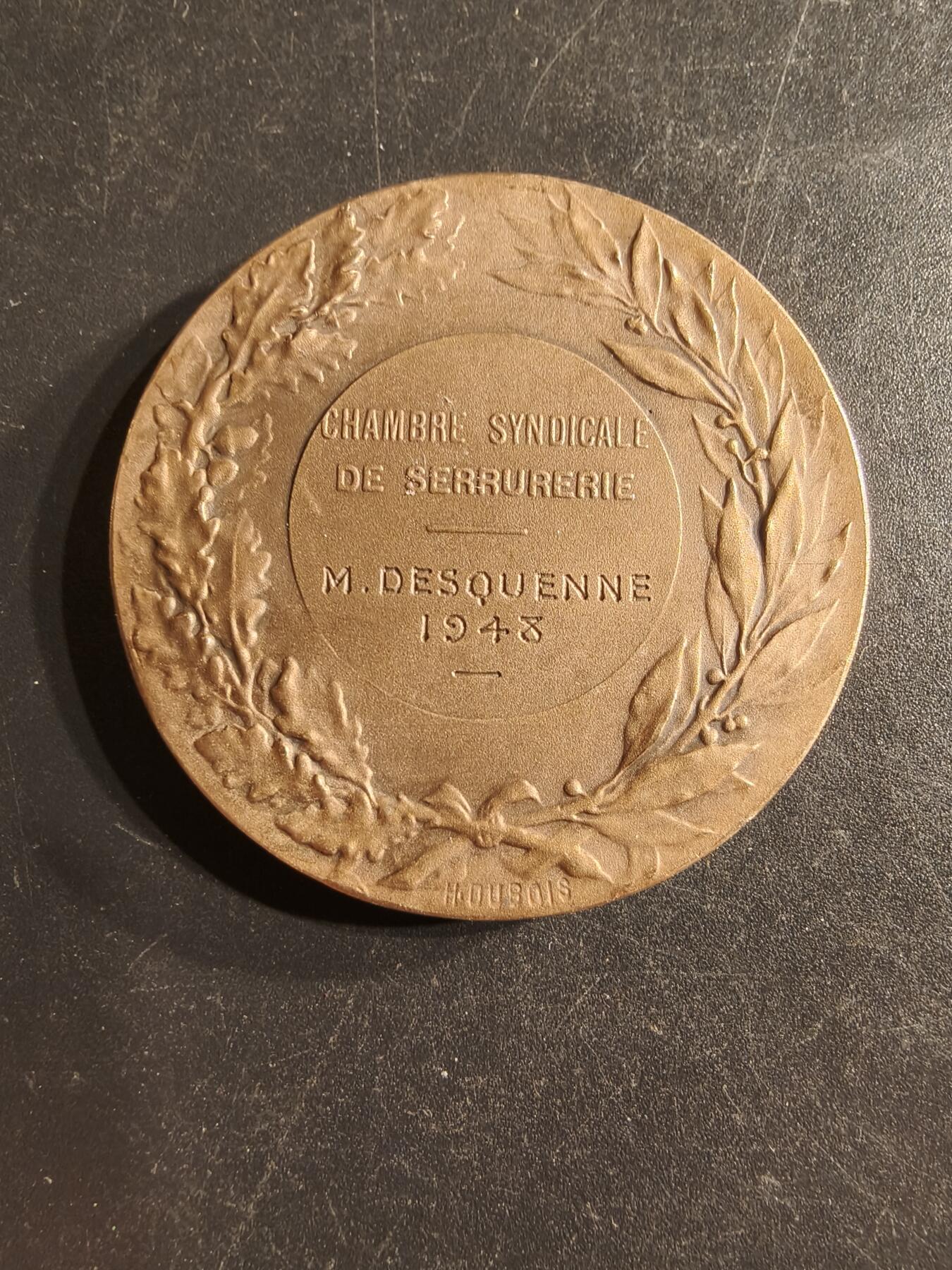 老王徽章第160期 法国锁匠工会大铜章      直径41mm.    重量34.4g