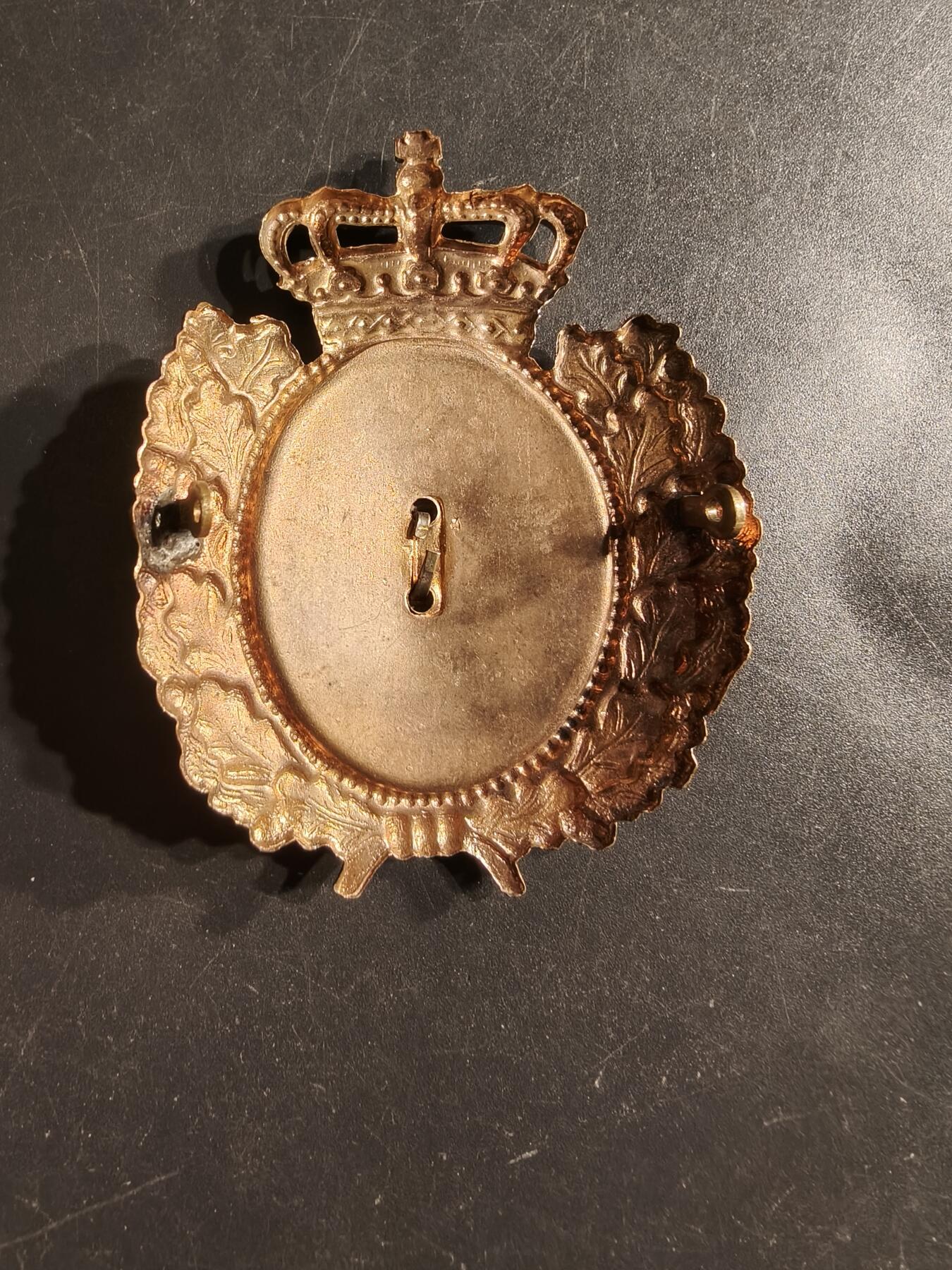 老王徽章第160期 丹麦警察大帽徽 铜质珐琅 已被废除的版本 70mm