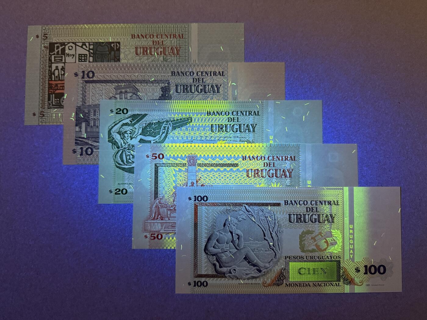 《艾美收藏》第218期-11.2周日外币荟萃 乌拉圭5、10、20、50、100比索5张 UNC 2000年版本