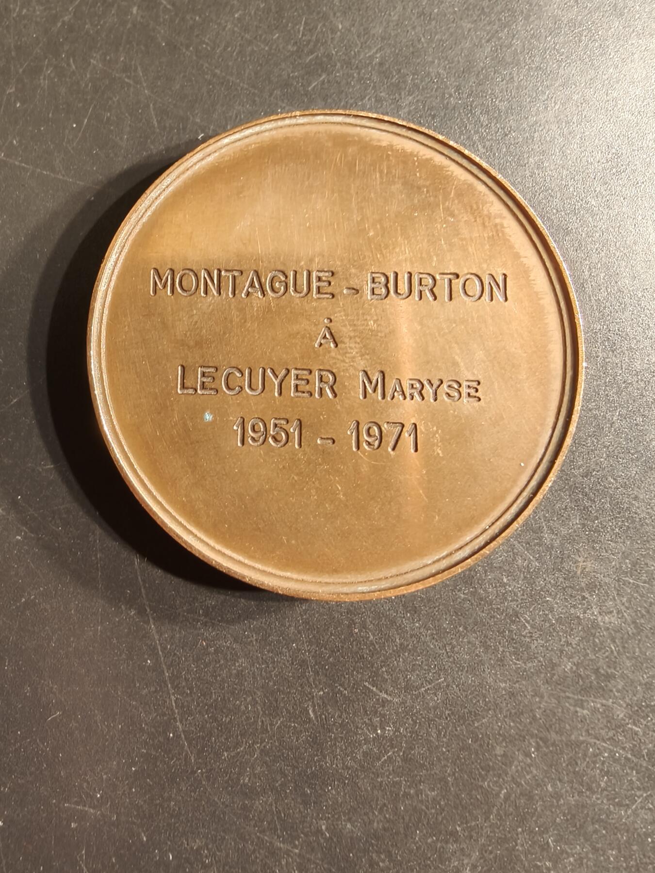 老王徽章第160期  法国男性服装制造商全国联合会大铜章     直径50mm.    重量65.6g