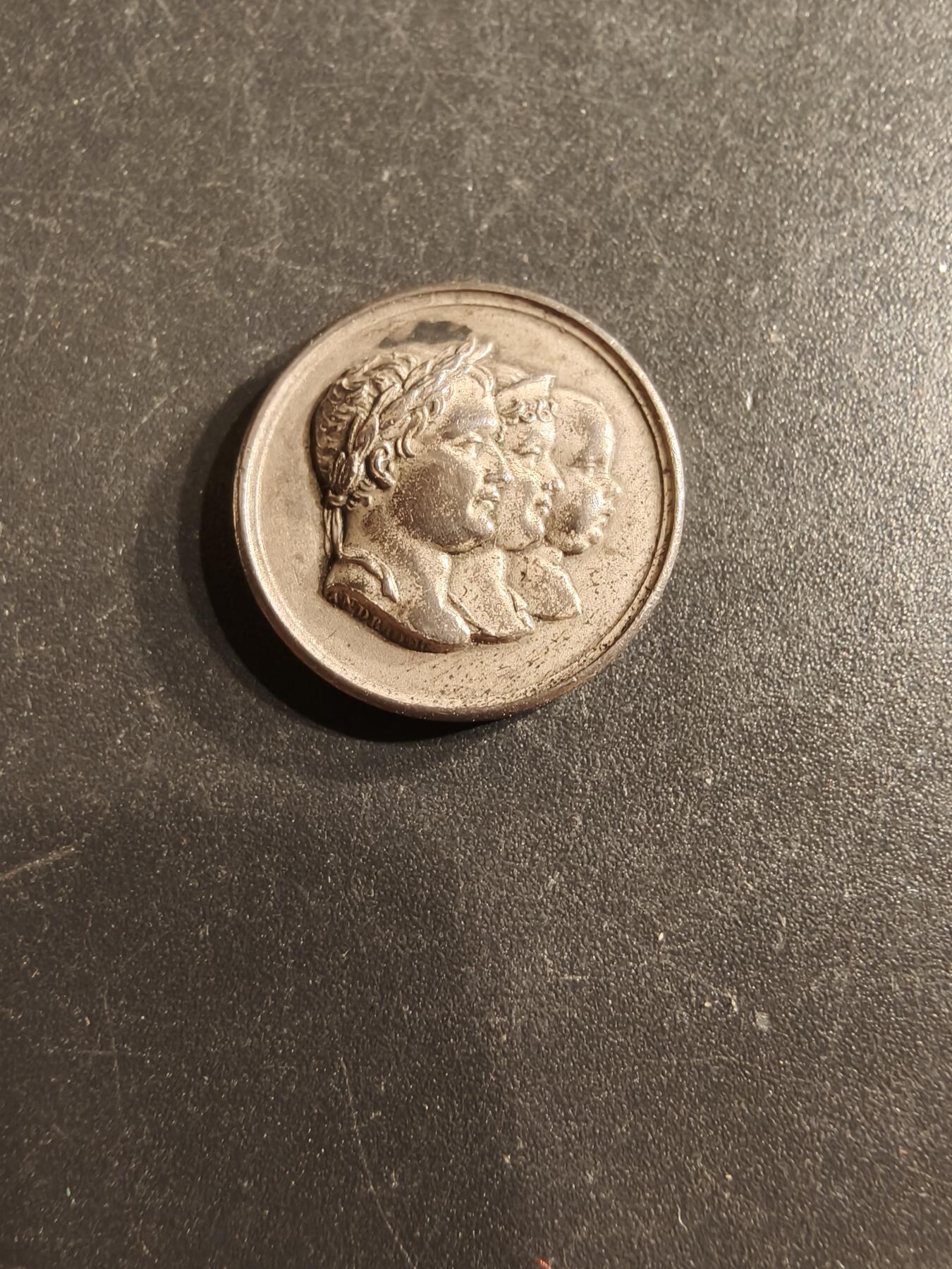 老王徽章第160期 法国拿破仑婚礼纪念章   950银    直径16mm.   重量3.1g