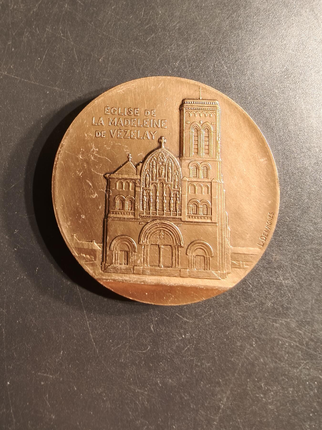 老王徽章第160期  法国维泽莱圣玛德琳大教堂大铜章     直径50mm.   重量72.9g