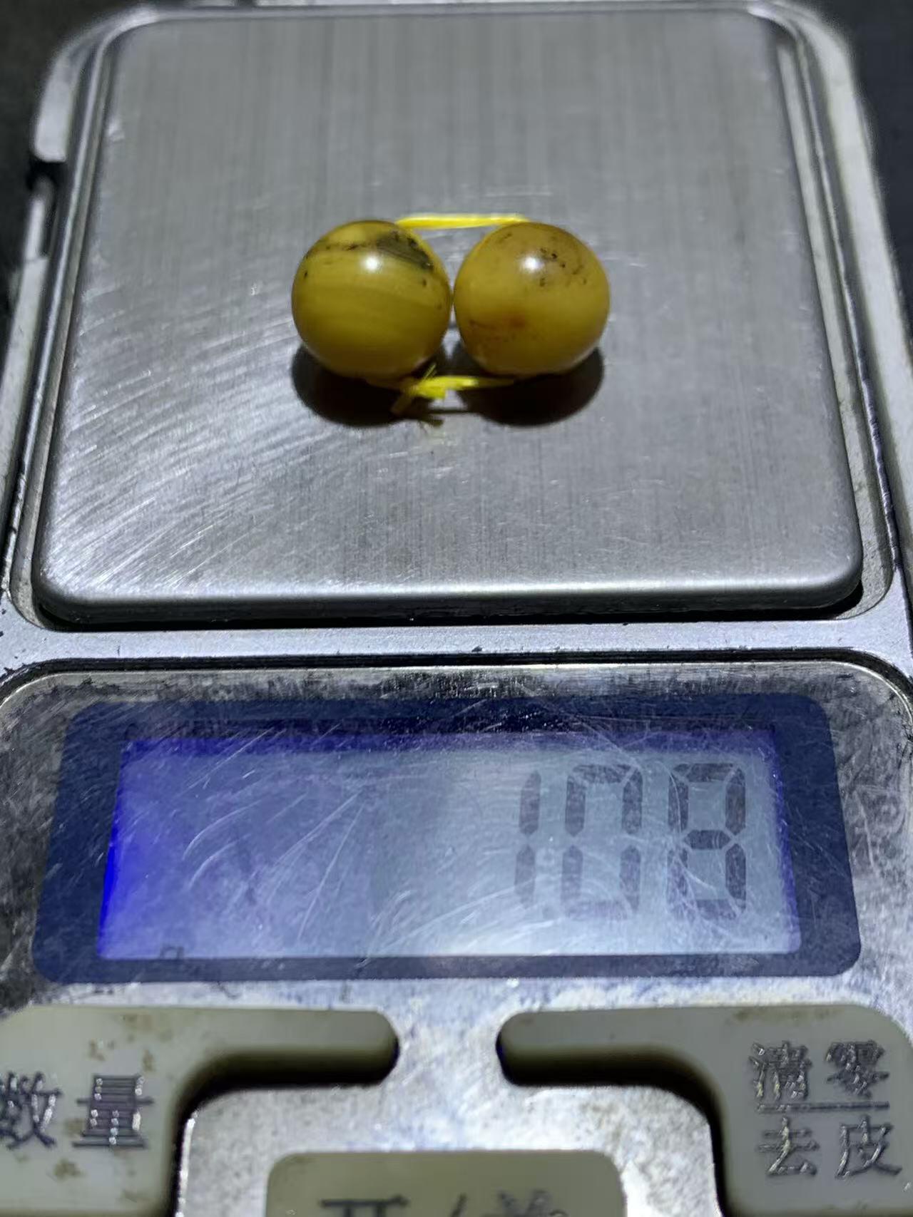 天然俄料蜜蜡通货圆珠一对