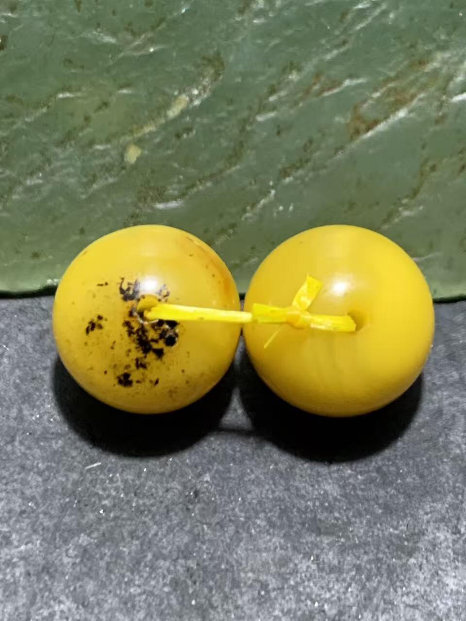 天然俄料蜜蜡通货圆珠一对