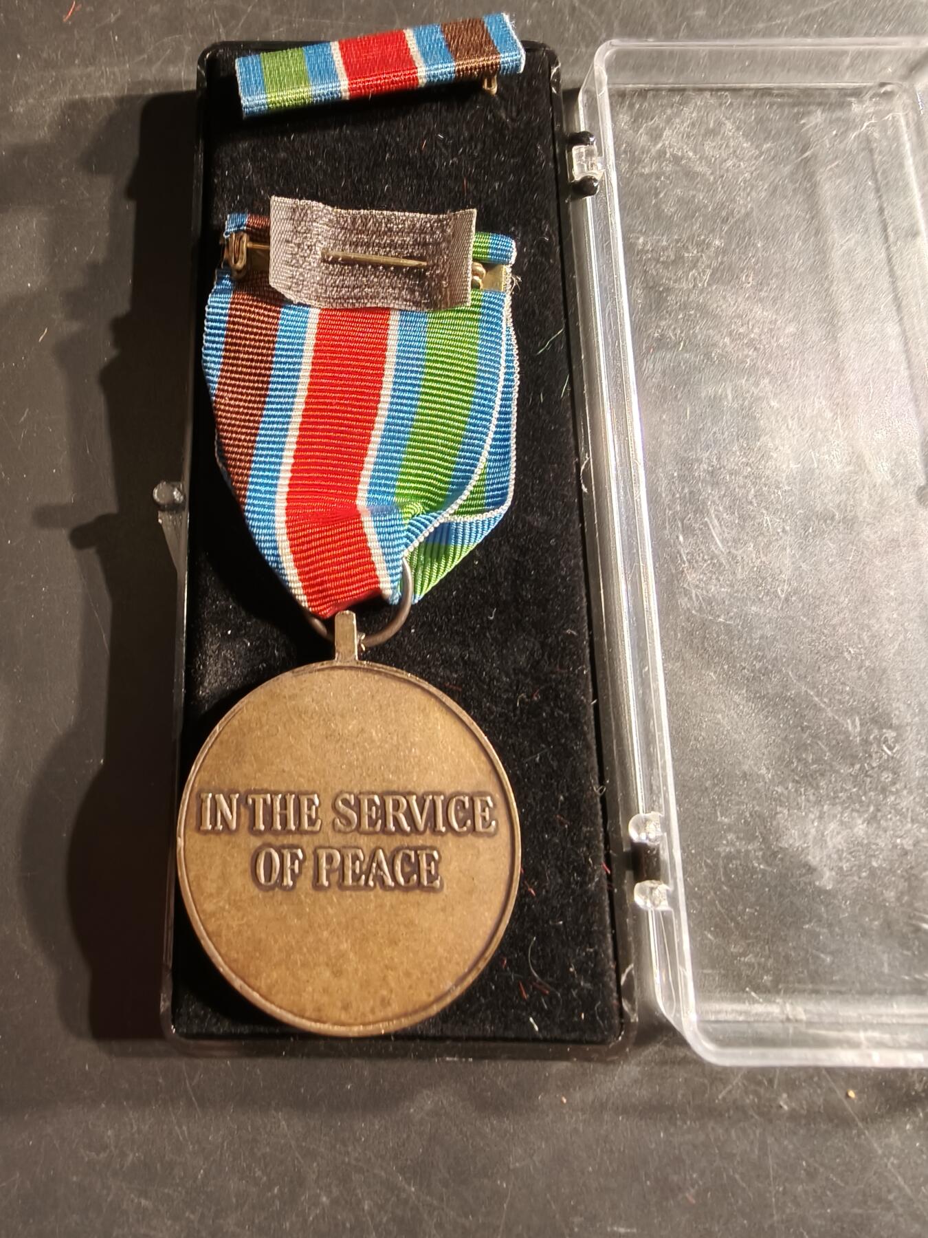 老王徽章第160期 联合国维和奖章    前南斯拉夫内战维和部队    带盒子和略 