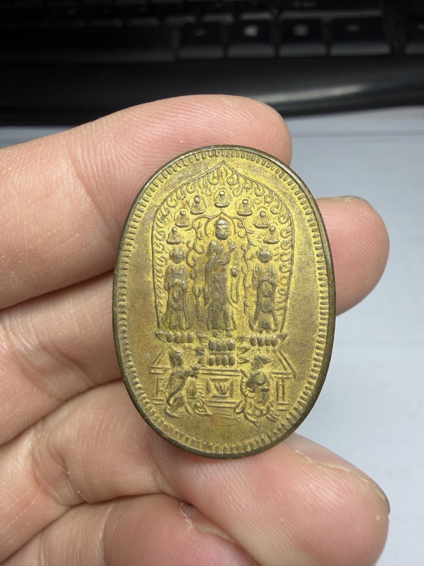 2025年集古藏今外币拍卖第十期-第1场—（总第281拍），本期古钱币全场包真，拍卖名称未备注的均无补裂翘等缺陷，可以寄存60天，满160元包邮。 善光寺鎏金菩萨花钱，尺寸22.9*31.9*1.7