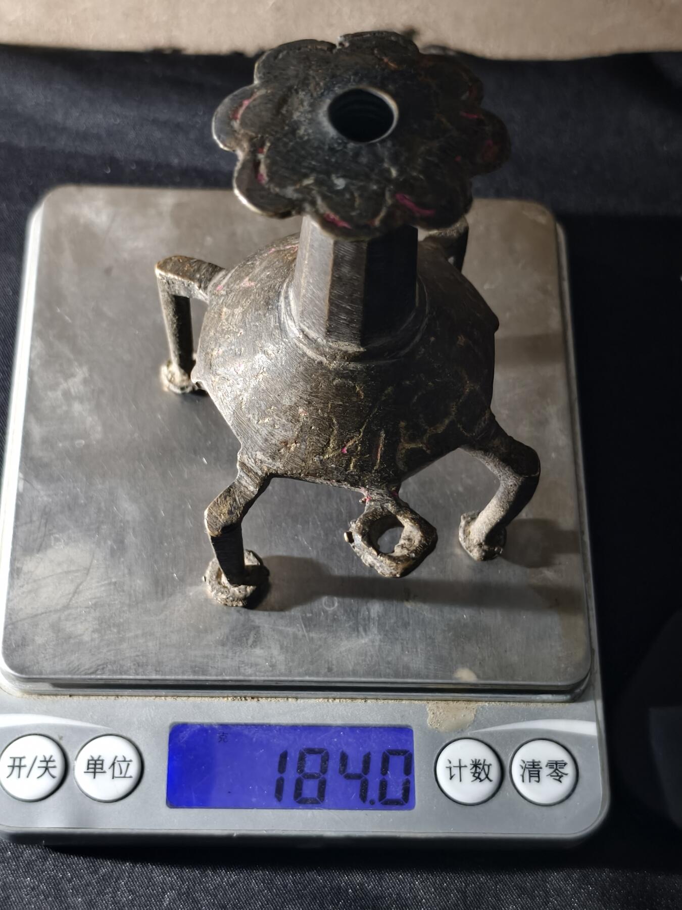 81期回流戒指饰品杂件纪念章丝路钱币专场 刻花铜香插