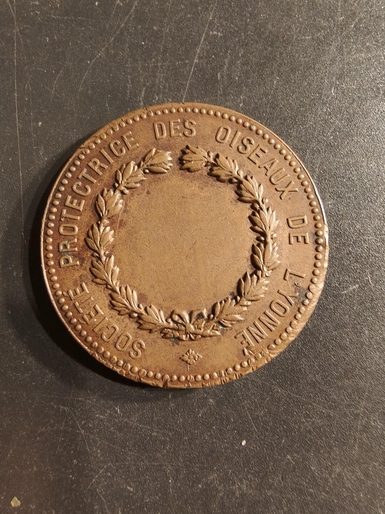 老王徽章第160期 法国里昂鸟类保护协会大铜章     直径36mm.   重量21.2g