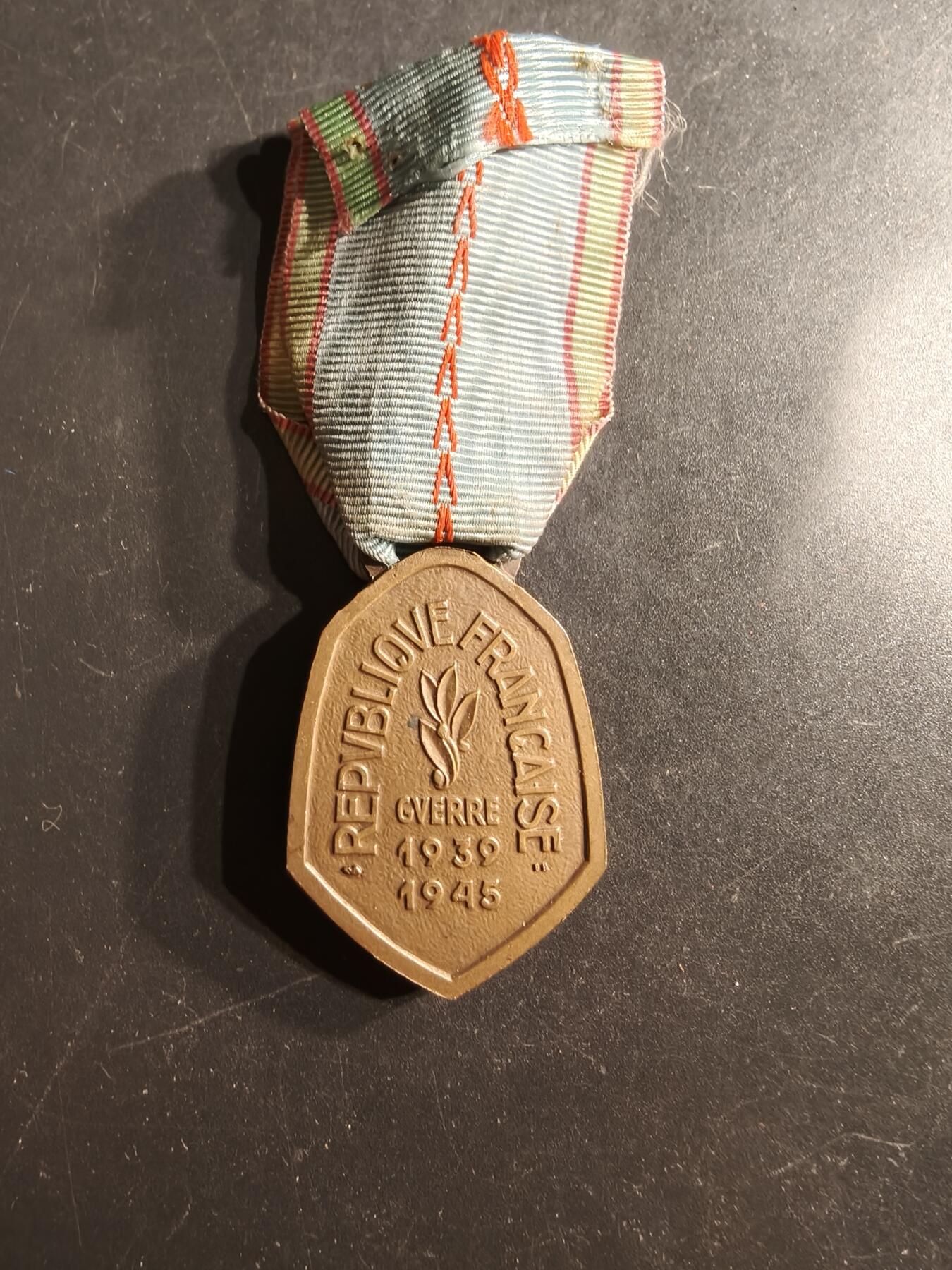 老王徽章第160期  法国二战纪念章