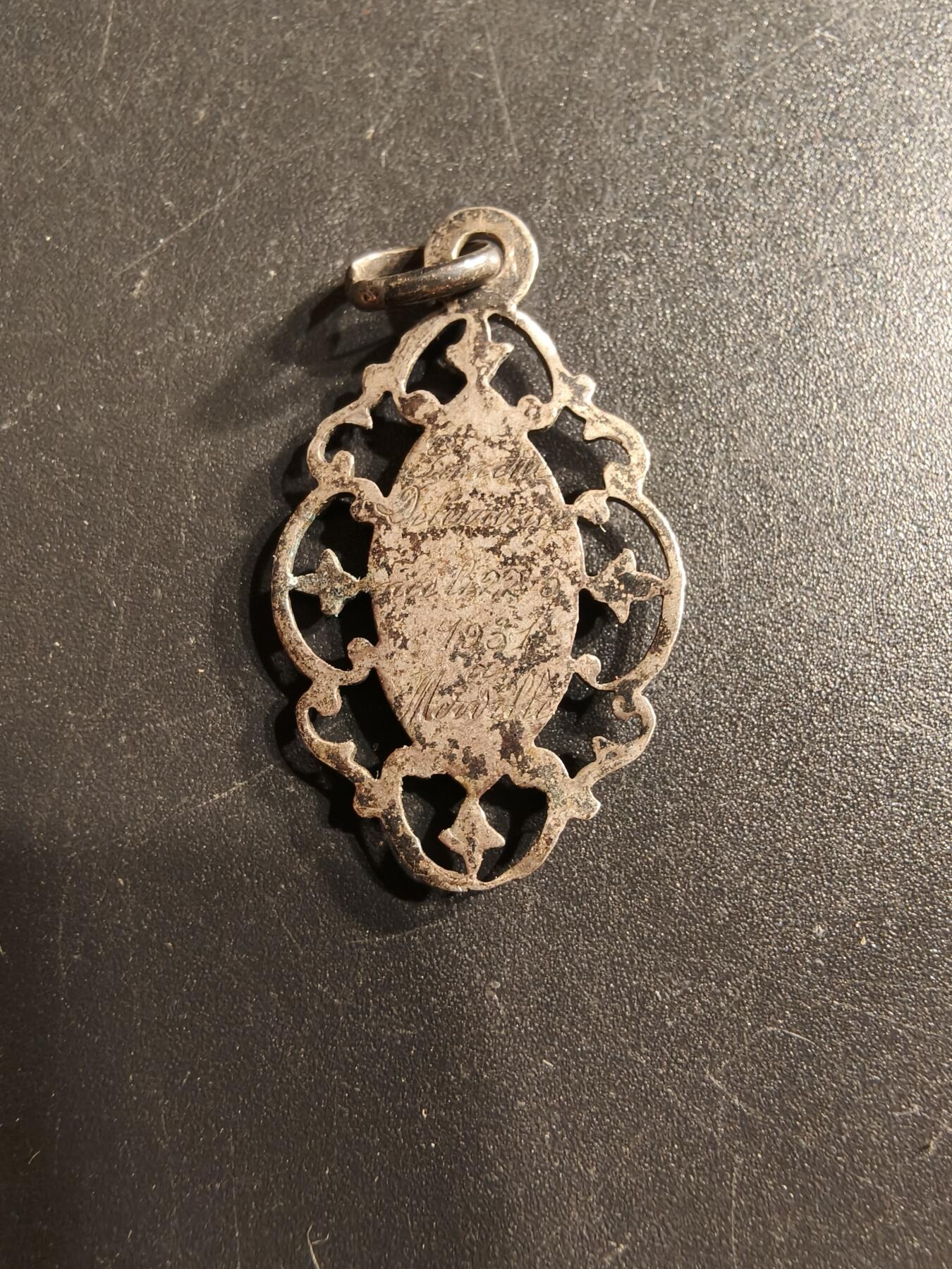 老王徽章第160期 法国天主教会纪念章     银质1.5g