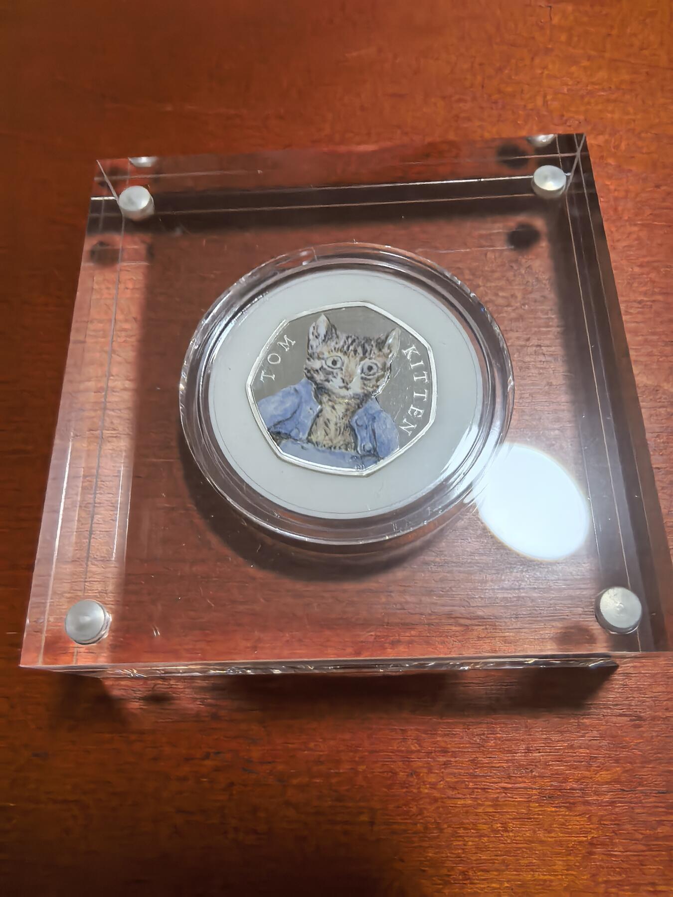 长老汇蛇年精选第六十九场拍卖 2017英国彼得兔系列汤姆猫50便士精制彩色银币，原盒证