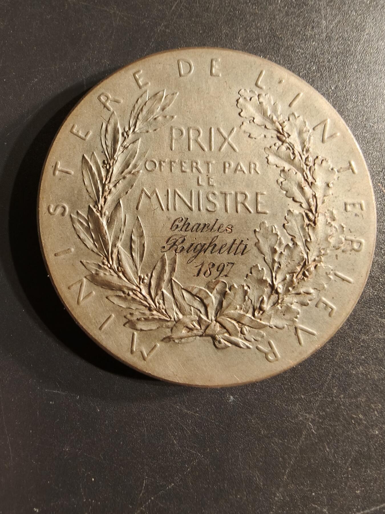 老王徽章第160期  法国内务部镀银大铜章     原盒      戎装玛丽安娜     罗蒂版     直径50mm.    重量62.6g