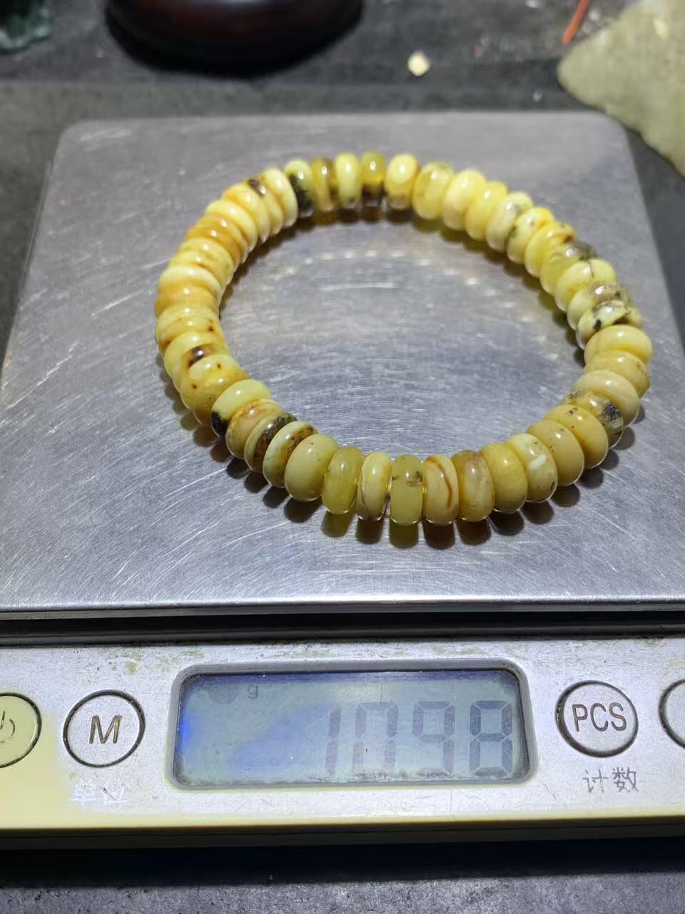 天然乌料蜜蜡隔片手串1条！！
