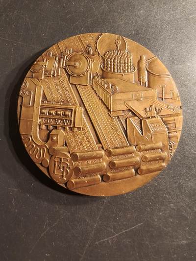 老王徽章第160期 - 法国Thaon洗衣和染色公司成立百年大铜章     直径68mm.   重量151.1g