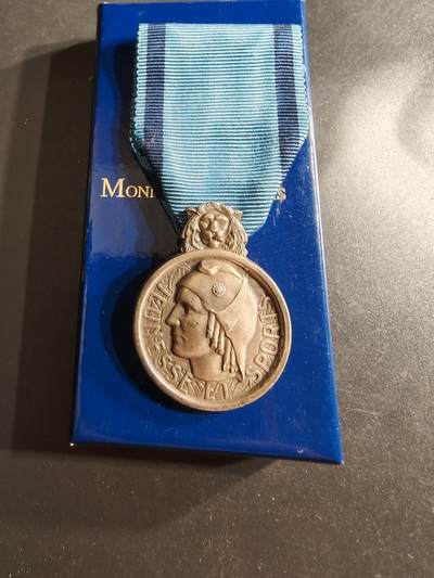 老王徽章第160期 - 法国银级体育功绩奖章     950银     带盒子     17g