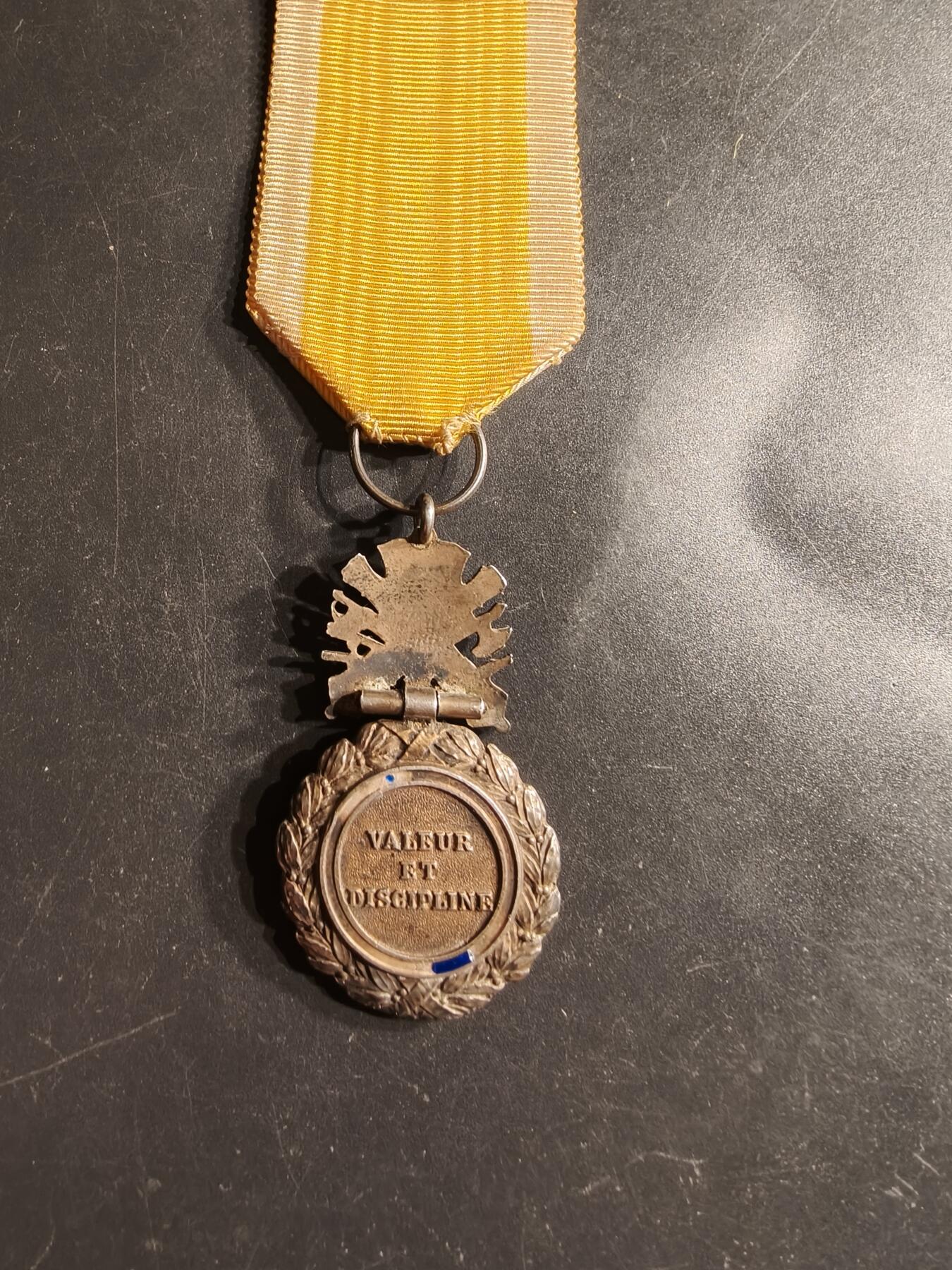 老王徽章第160期  法国军事奖章    三共时期    950银镀金珐琅   20.5g