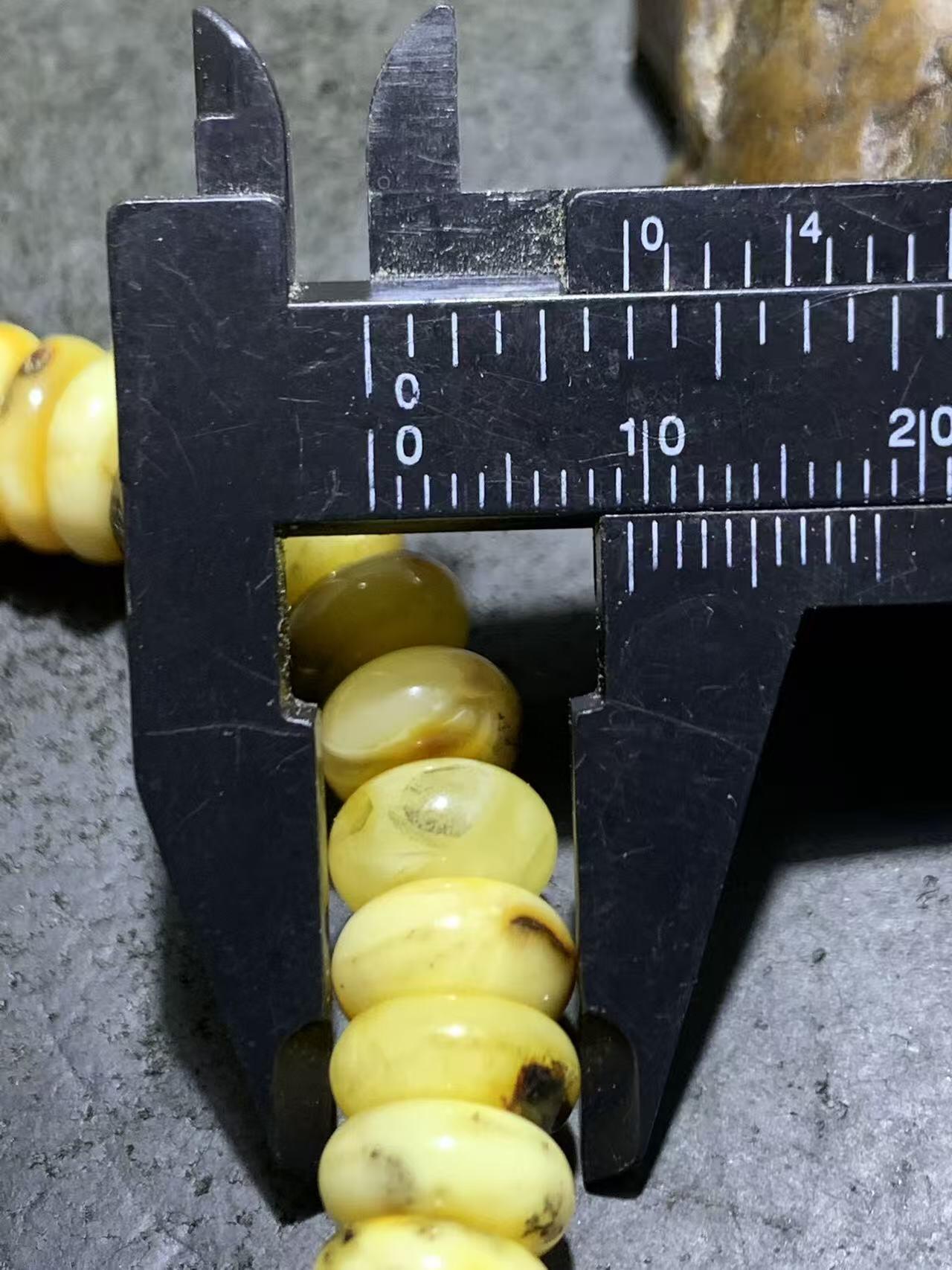 天然乌料蜜蜡隔片手串1条！！