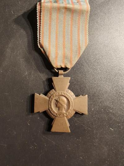 老王徽章第160期 -  法国战斗十字奖章 