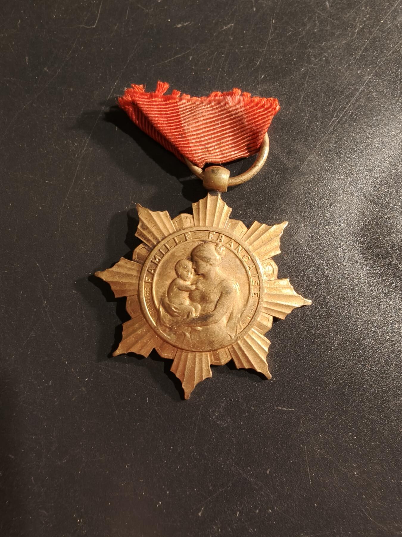 老王徽章第160期 法国金级母亲奖章