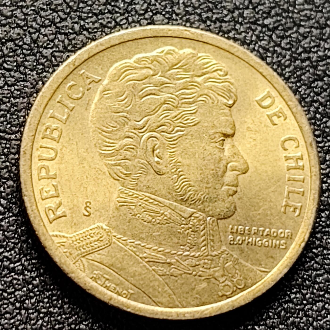 泉币菌-第122场-精品福利场 智利2004年10比索青铜币 独立战争领袖奥希金斯 21MM