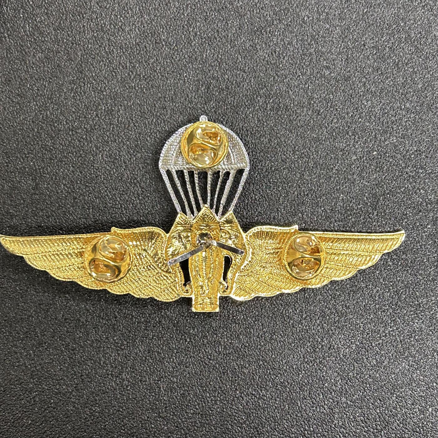 西秦中古拍卖第六十三期 泰国皇家陆军跳伞证章 金属制