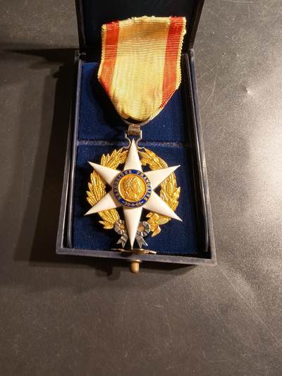 老王徽章第160期 - 法国骑士级农业功绩勋章    带盒子   珐琅完整