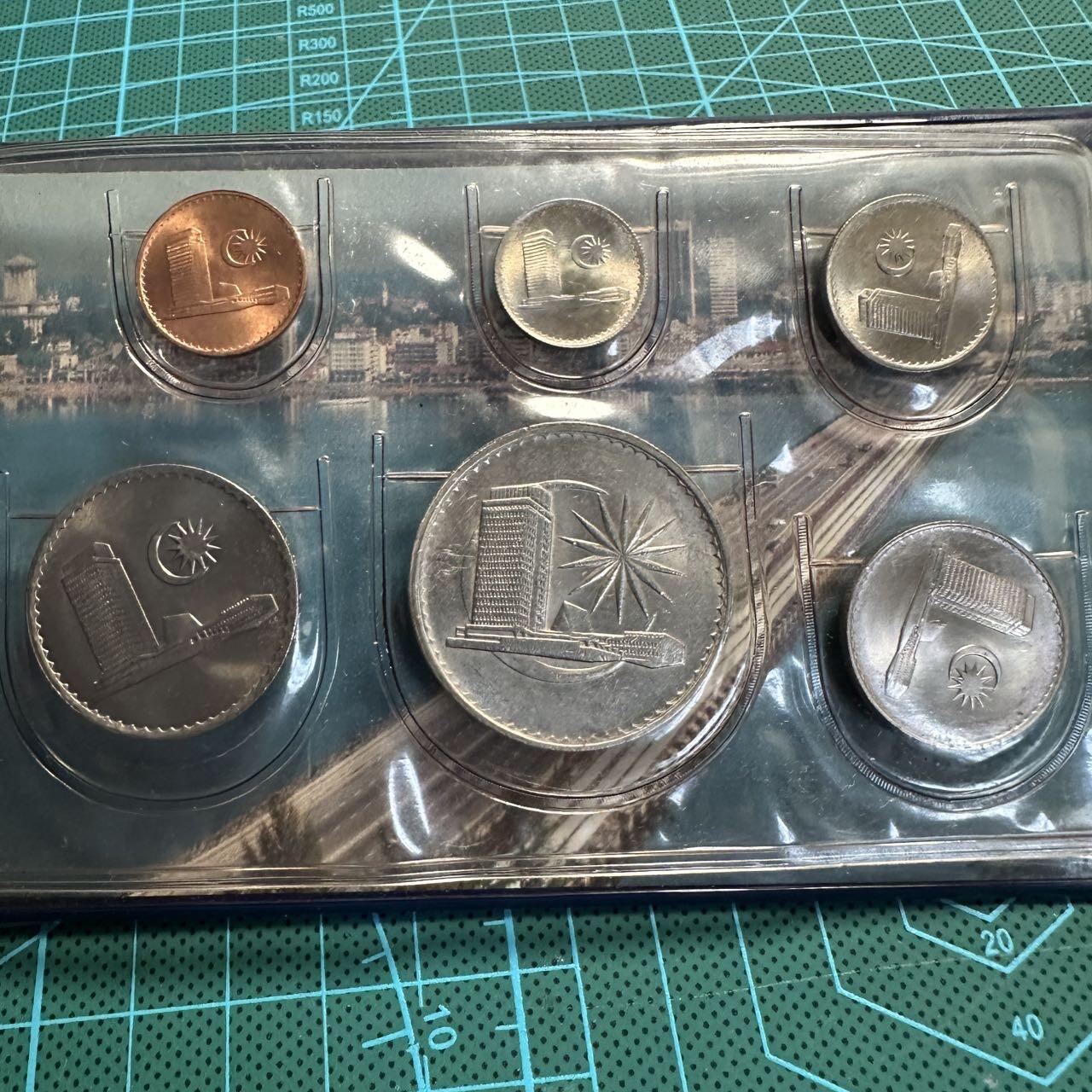 蒂克钱币-第54场 外国精品套币 银币专场 新加坡+马来西亚 套币各一组