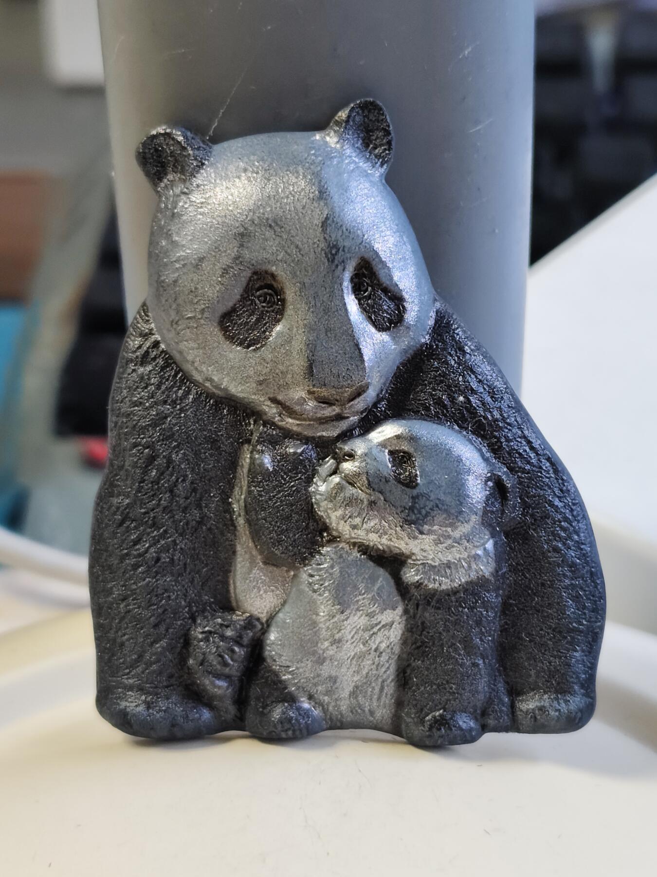 第180期拍卖【长期征集拍品】【北京币展专场】 库克2017年幸运母子大熊猫仿古异形纪念银币，999银，88克，发行888枚