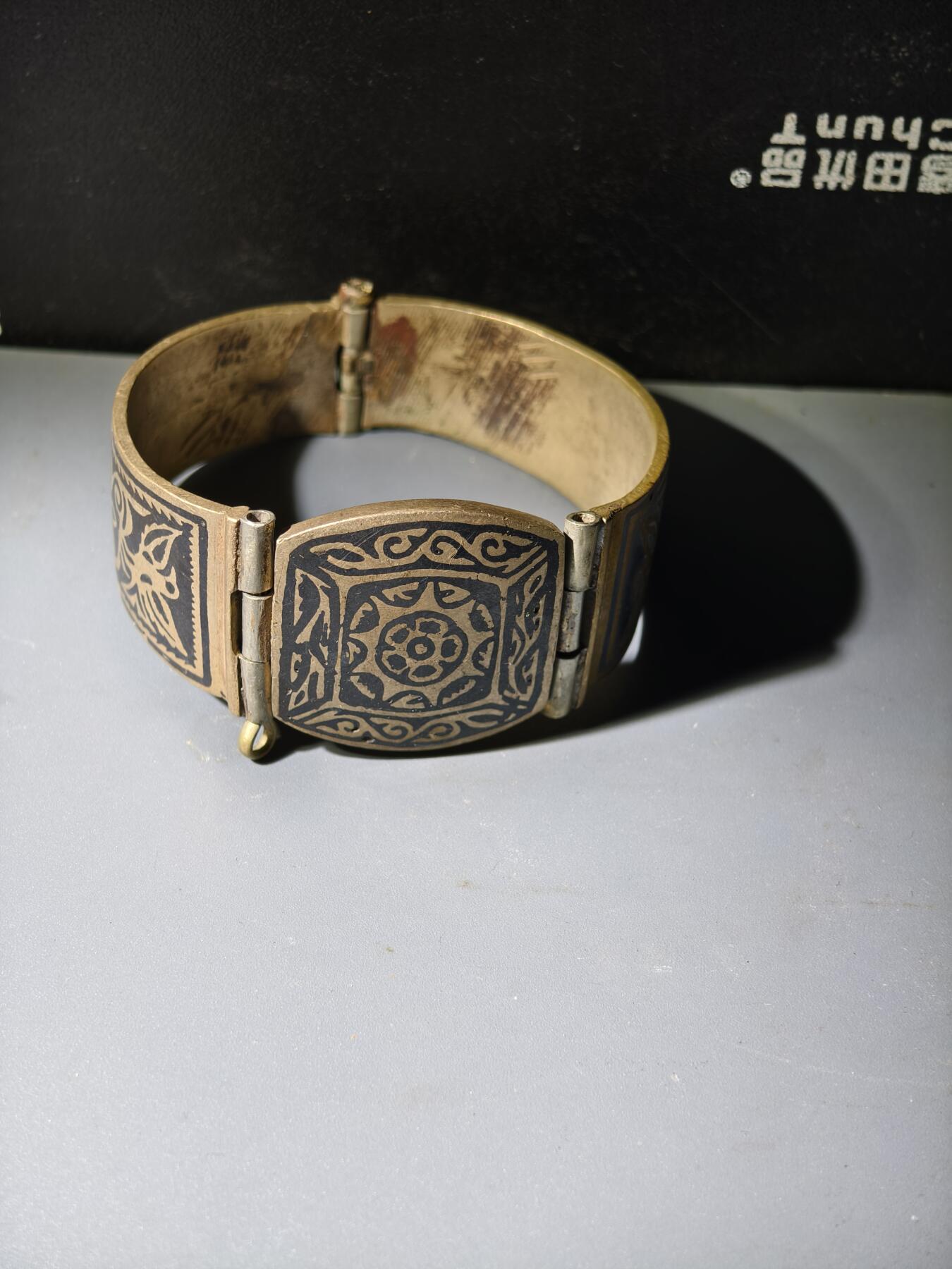 81期回流戒指饰品杂件纪念章丝路钱币专场 新疆塔吉克族老白铜手镯