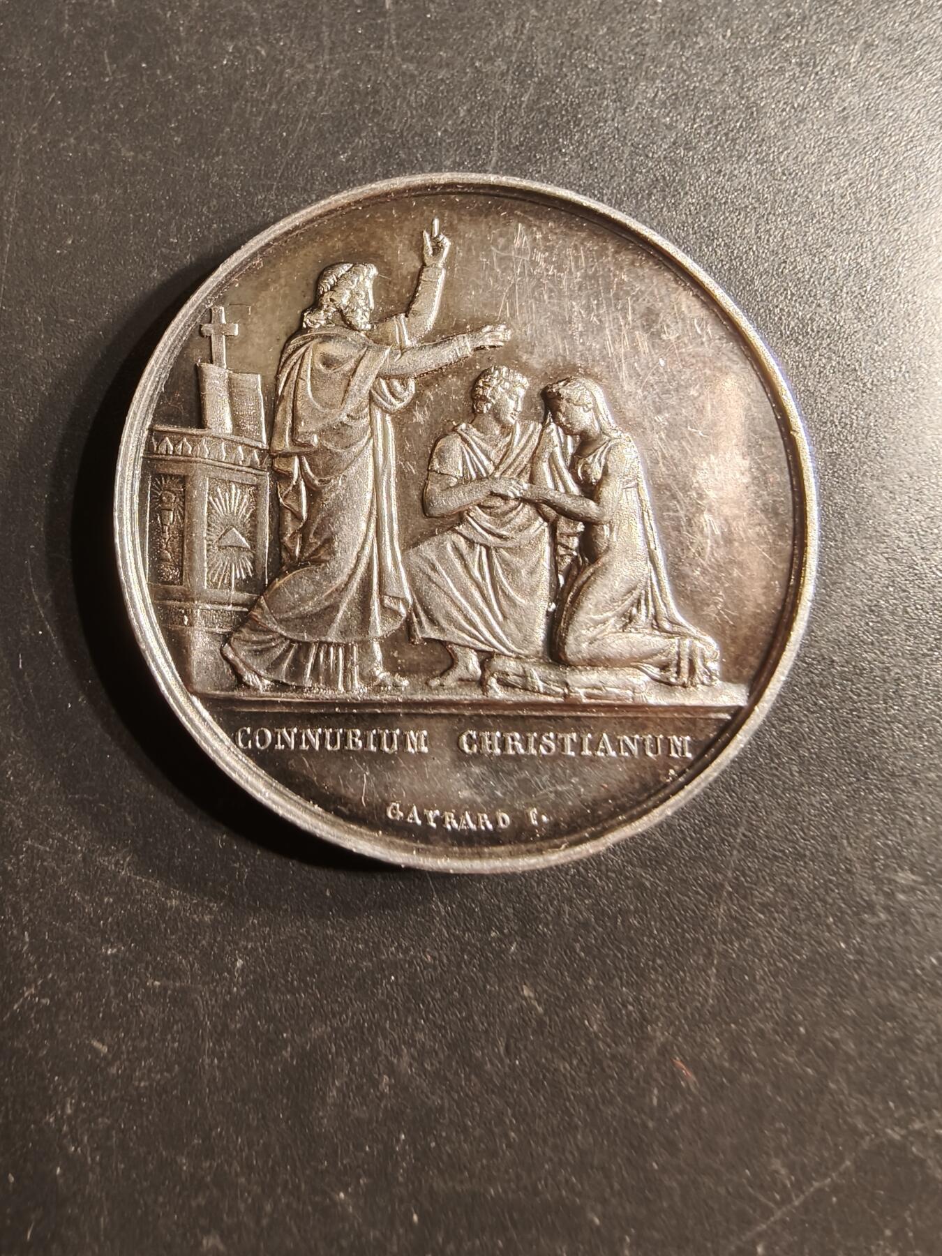 老王徽章第160期 法国婚礼纪念章    原盒     950手指银标    1850年   带背铭    直径34mm.   重量16.4g