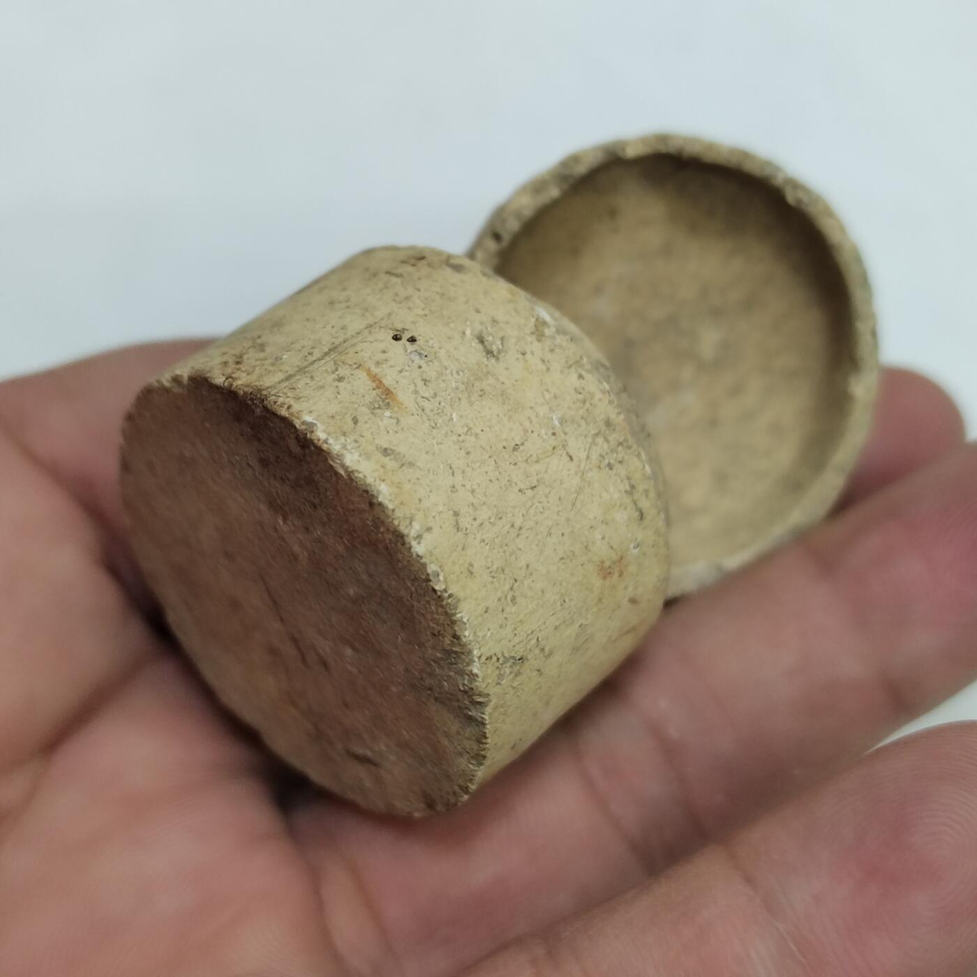 PCAI钱币4-579  古籍纸品小专场 膏盒