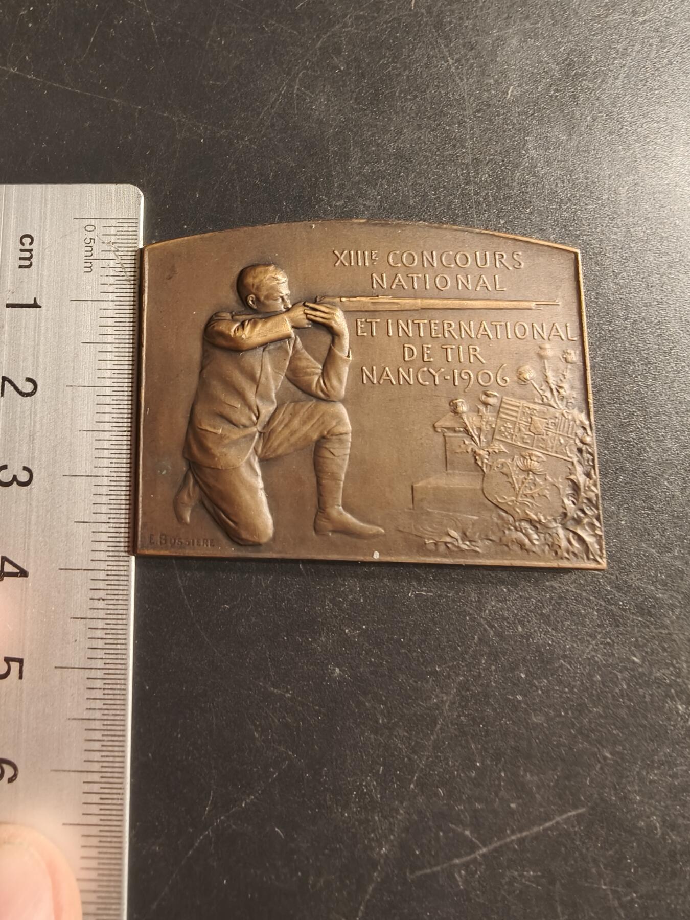老王徽章第160期 法国南希1906年射击竞赛方形大铜章      尺寸50×38mm.   重量33.6g.     