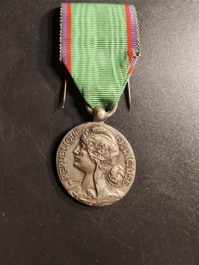 老王徽章第160期 - 法国贝尔福音乐协会奖章    高浮雕 